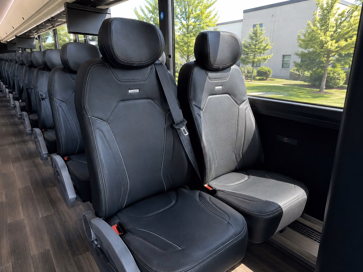 shuttle guests between dc hotels and your wedding venue without the hassle